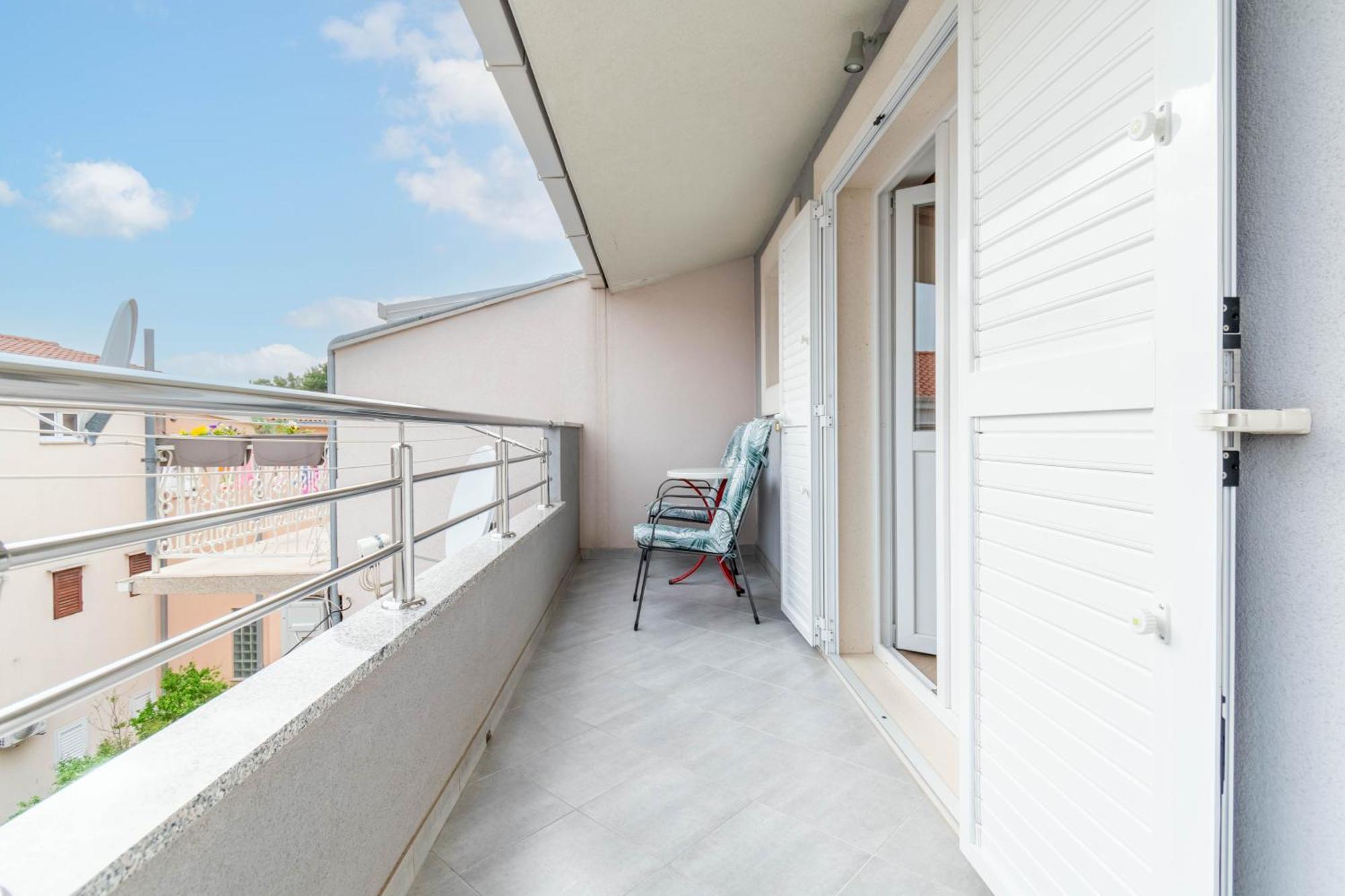 Studio Apartmani Dora Макарска Экстерьер фото