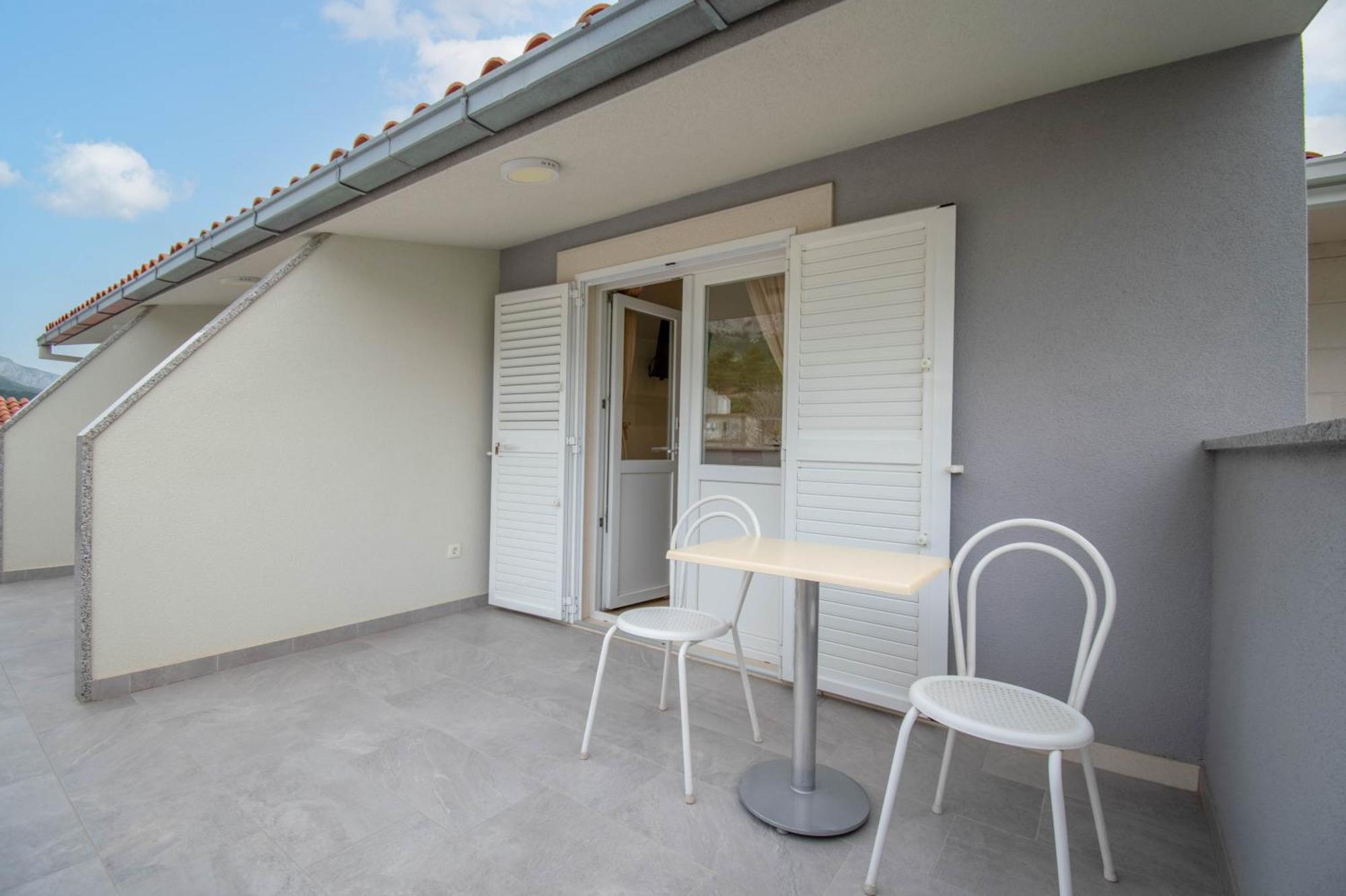 Studio Apartmani Dora Макарска Экстерьер фото