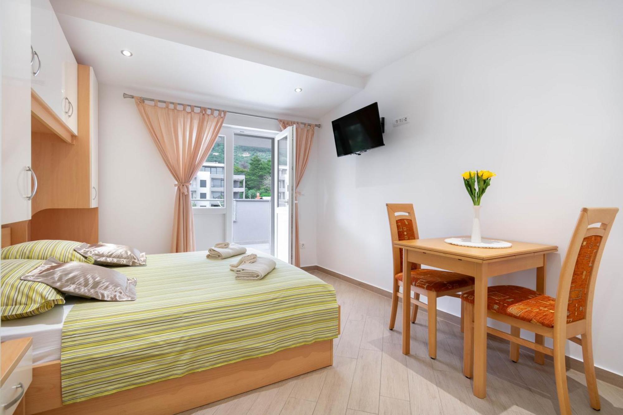 Studio Apartmani Dora Макарска Экстерьер фото