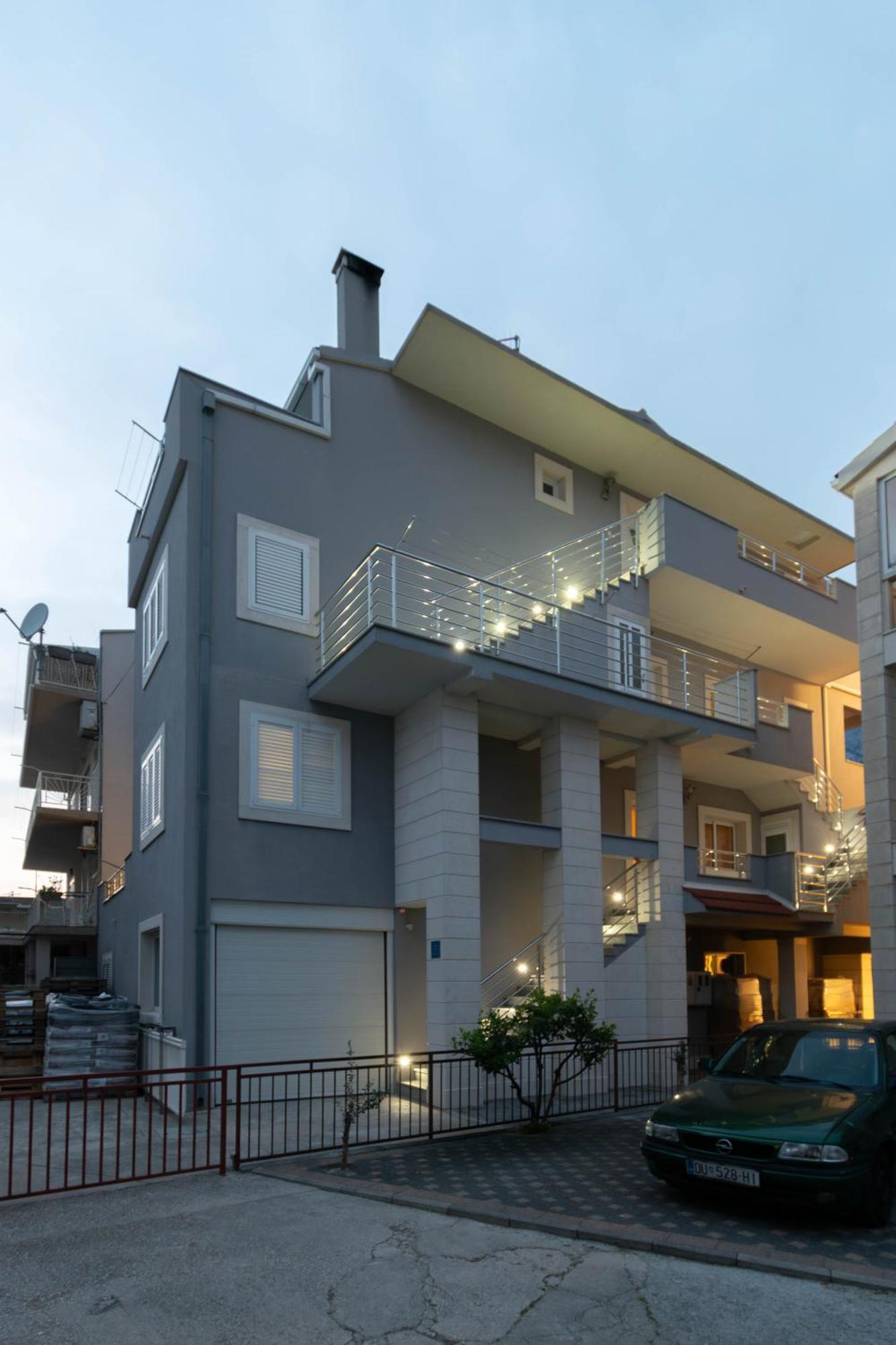 Studio Apartmani Dora Макарска Экстерьер фото