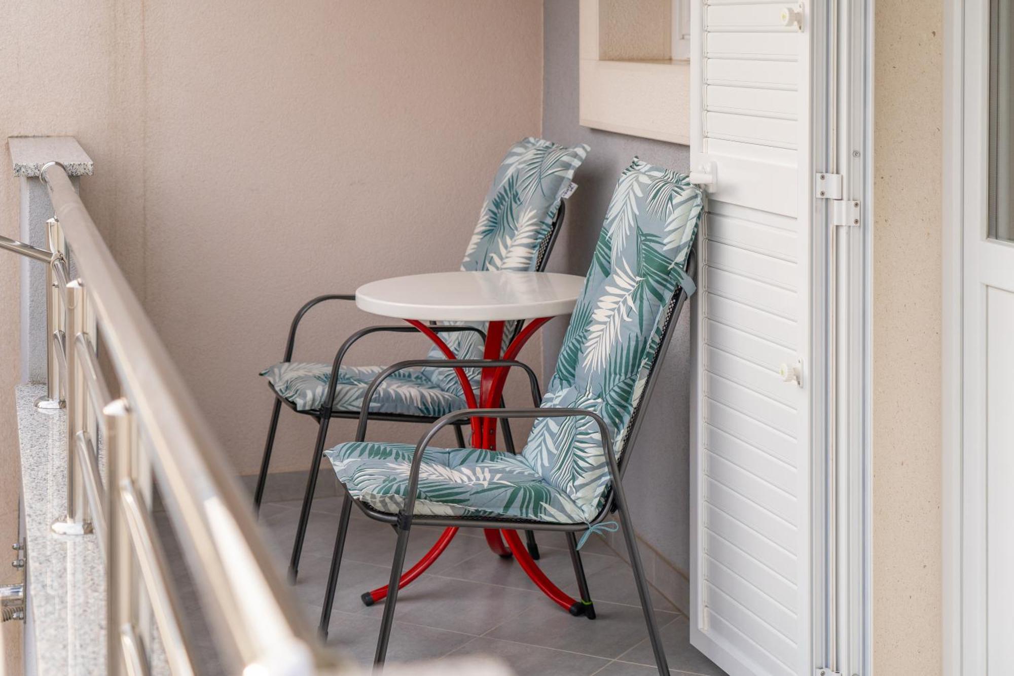 Studio Apartmani Dora Макарска Экстерьер фото