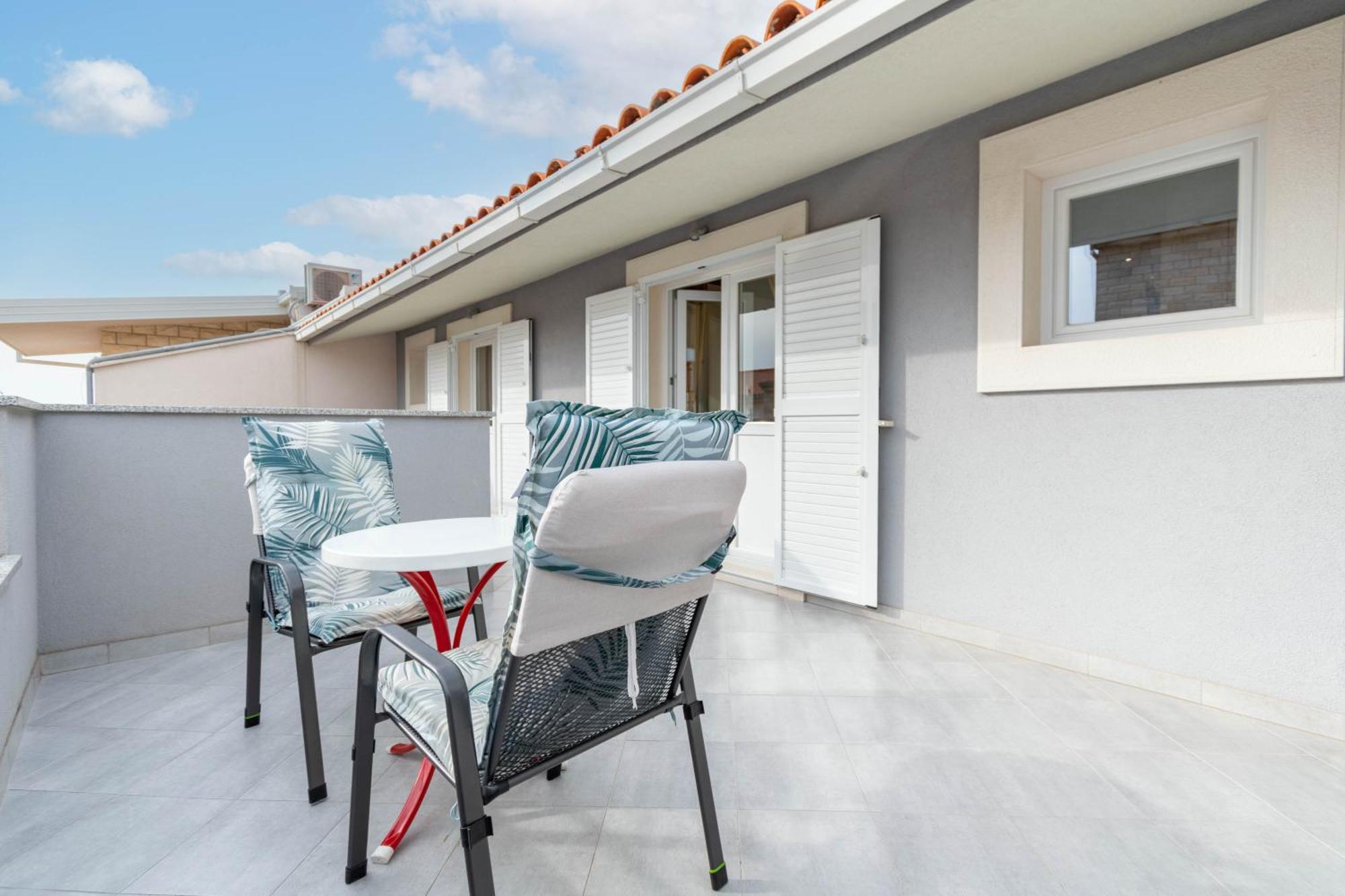 Studio Apartmani Dora Макарска Экстерьер фото