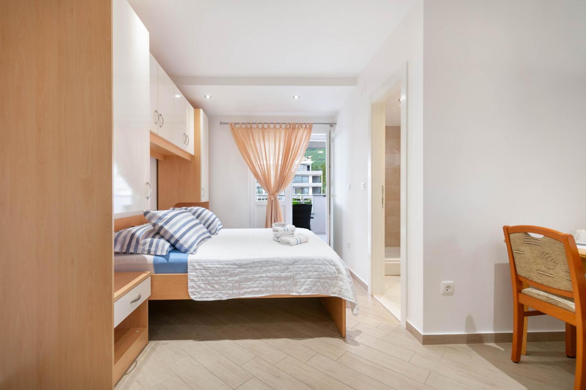 Studio Apartmani Dora Макарска Экстерьер фото